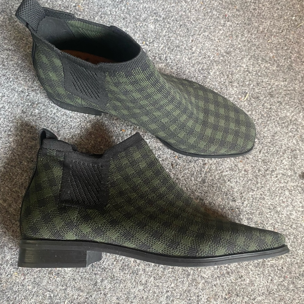 Vivaia Square-Toe Slip-On green black plaid Chelsea Boots (Ryan)